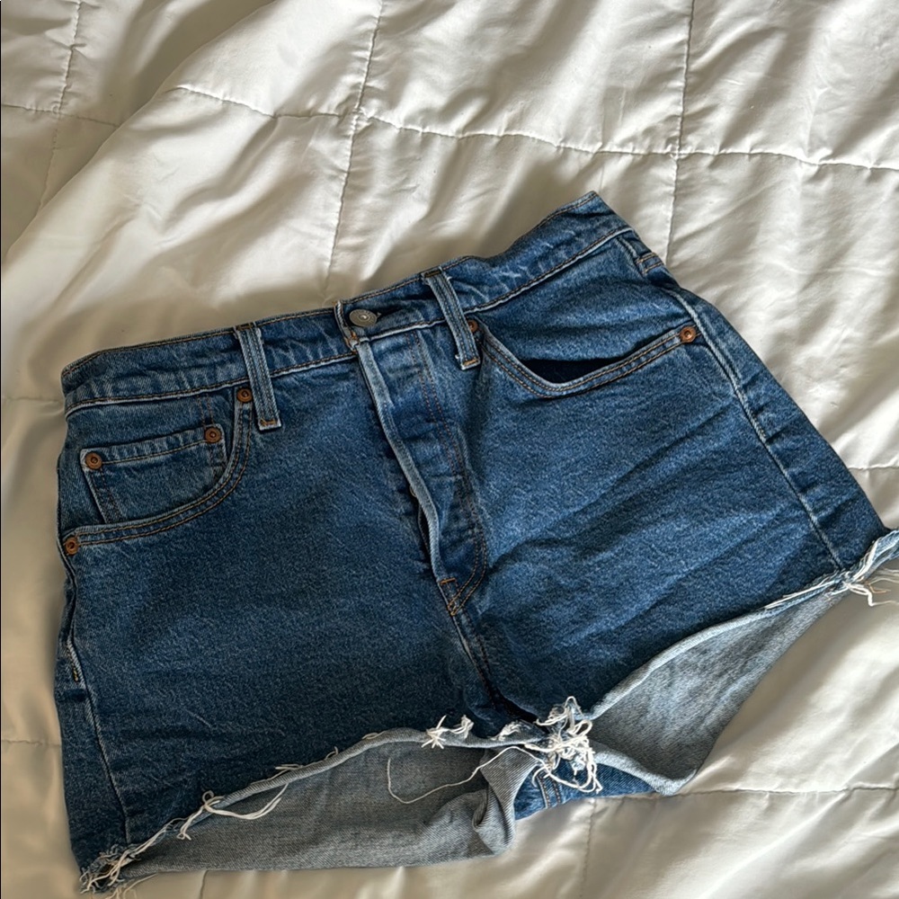 Levi's Classic Blue Denim Shorts - Picture 7 of 7